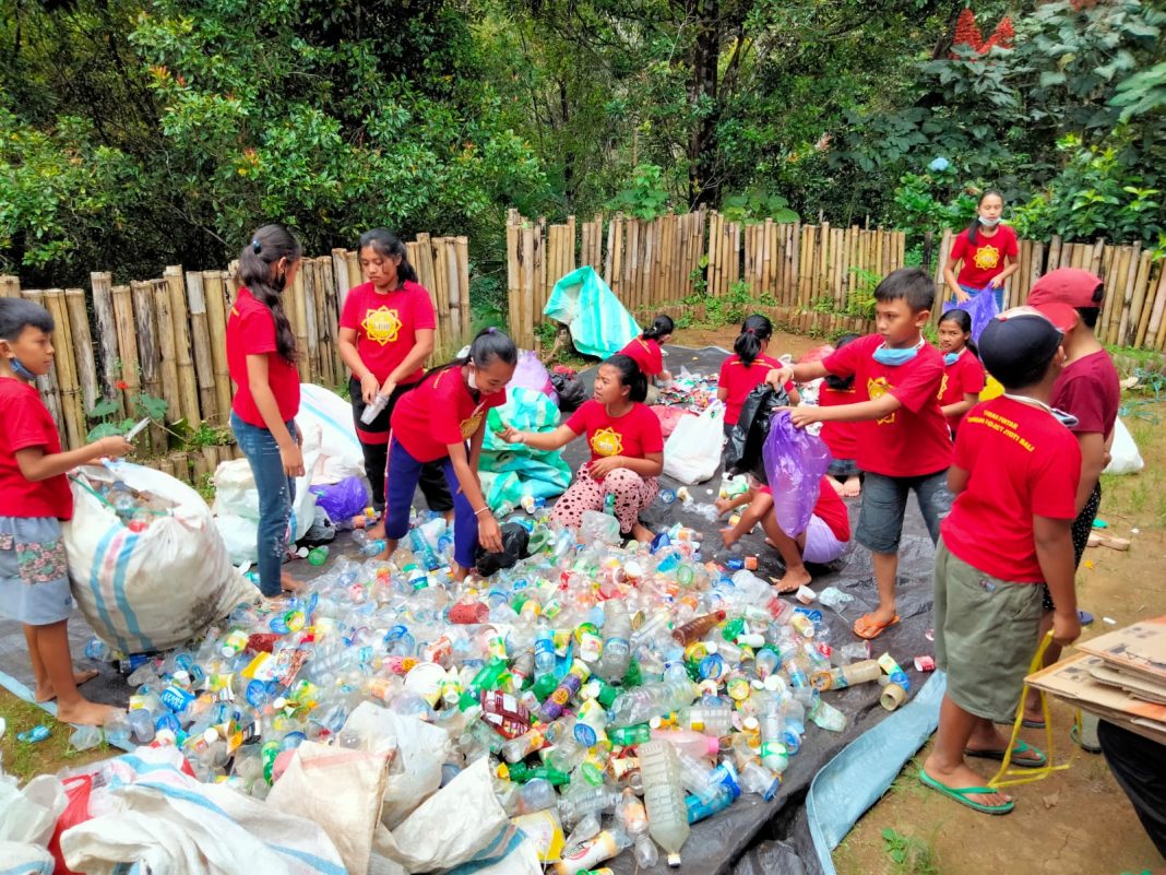 Pegiat Sampah Raih Kalpataru 2024: Dedikasi Komang Sugiani Ubah Sampah Jadi Berkah
