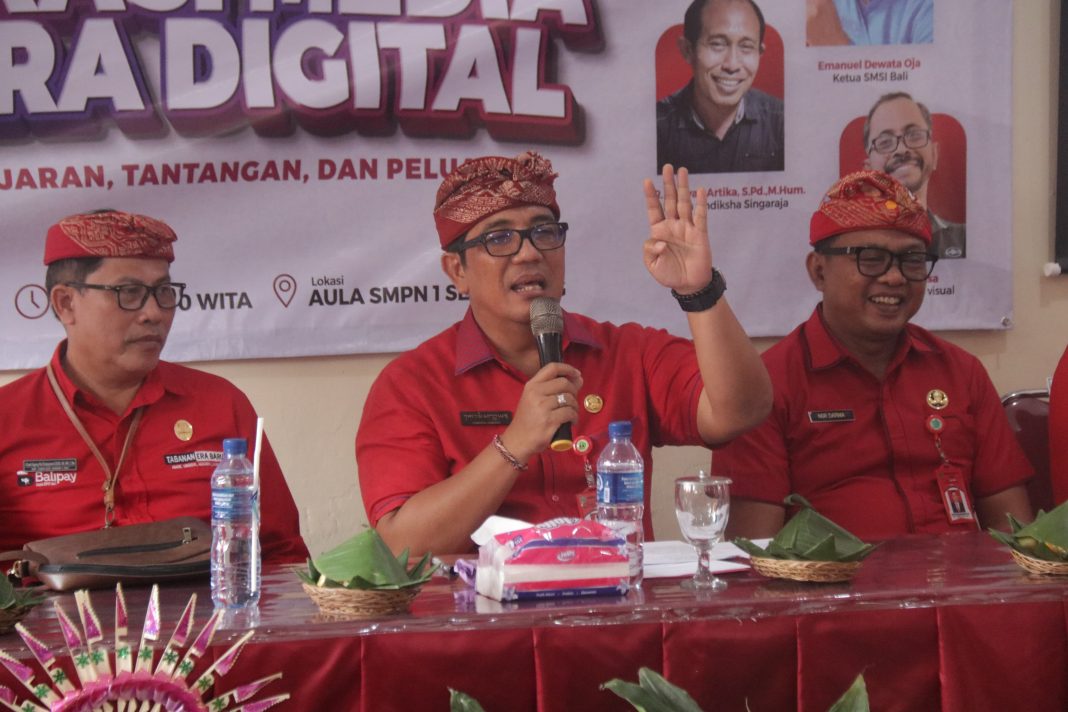 Bupati Sanjaya Ajak Gen Z Berliterasi Digital, Tetap Berpijak pada Kearifan Lokal dalam Workshop di SMP Negeri 1 Selemadeg