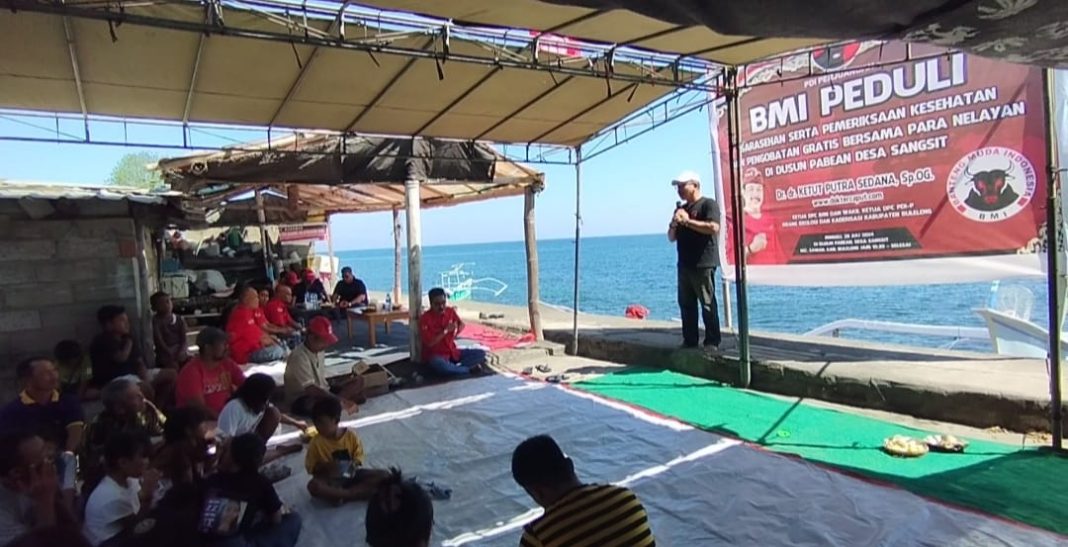 Sasar Nelayan, BMI Buleleng Gelar Baksoskes di Desa Sangsit