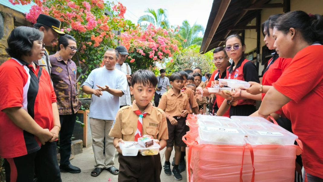 Uji Coba Makan Siang Gratis Pertama di Bali