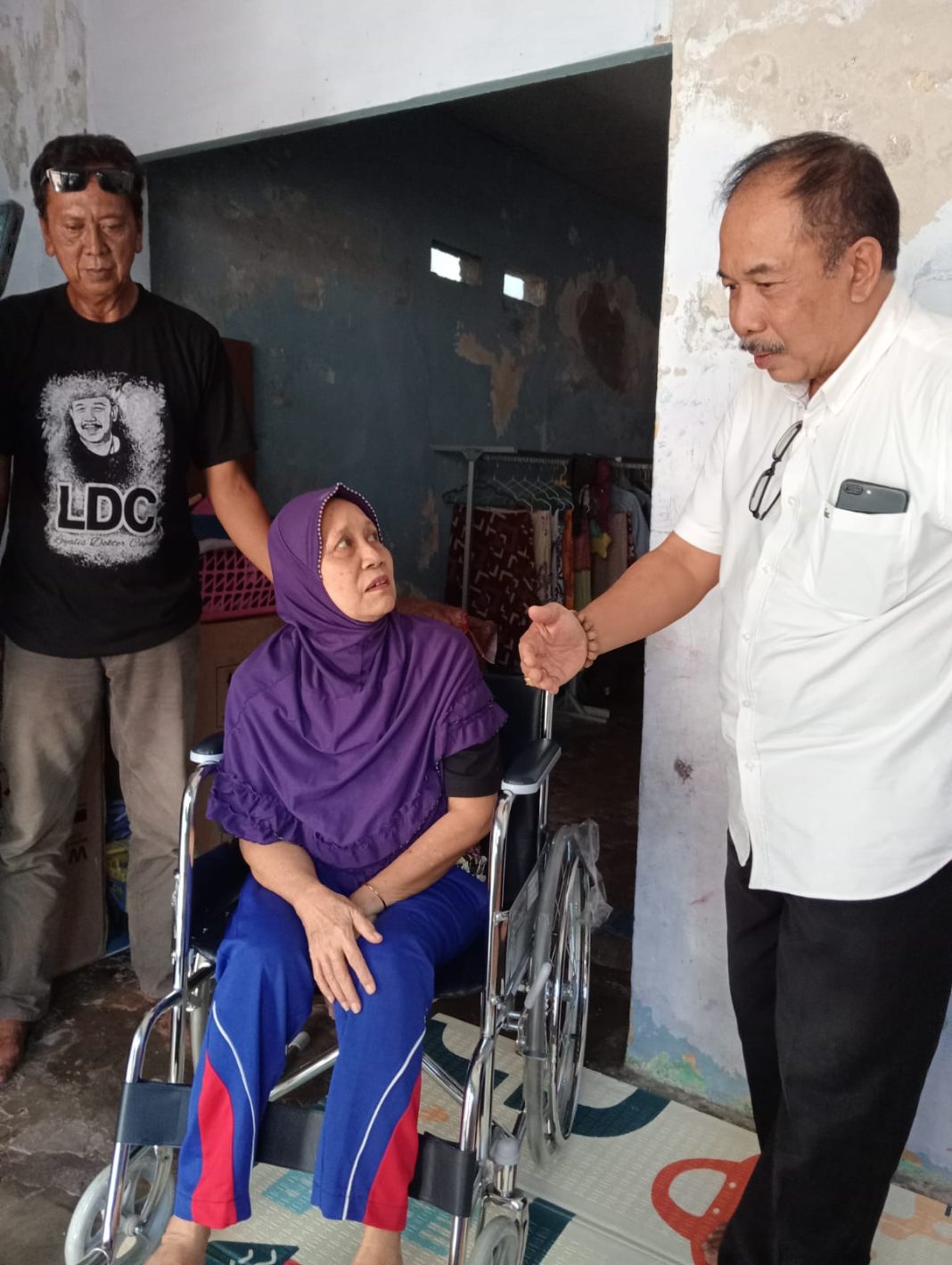 dr Caput Sumbang Kursi Roda Ke Nenek Sri Budiasih