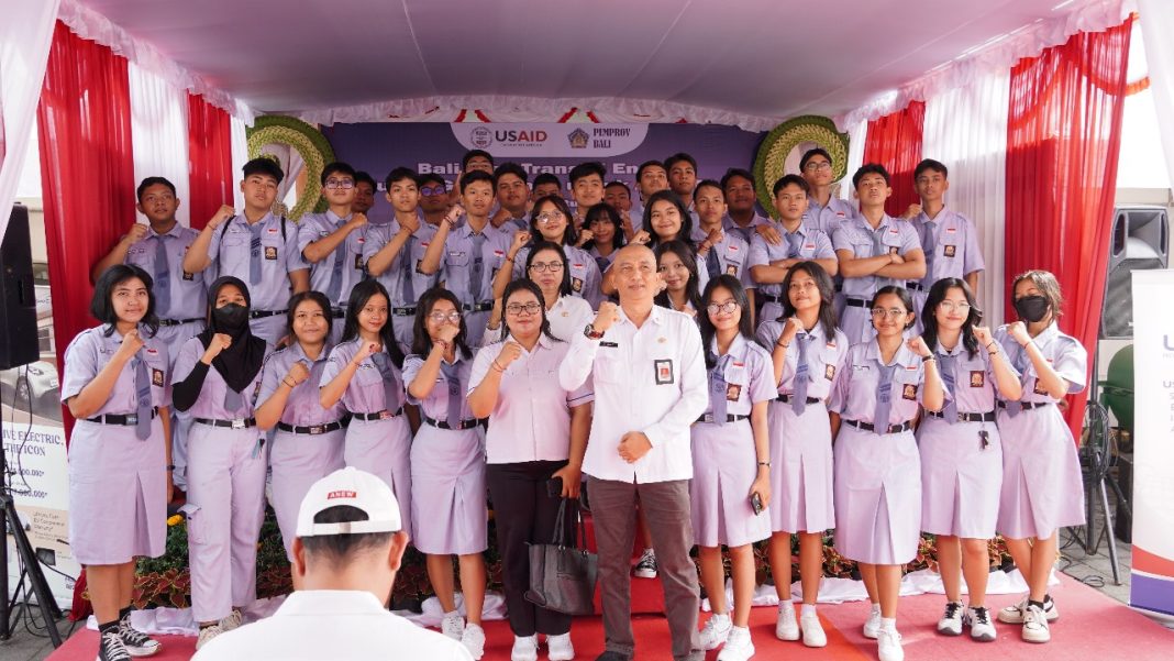 Kampanyekan Bali Net Zero Emission 2045, Disnaker ESDM Bali Gelar Talkshow – Mini Expo – Touring