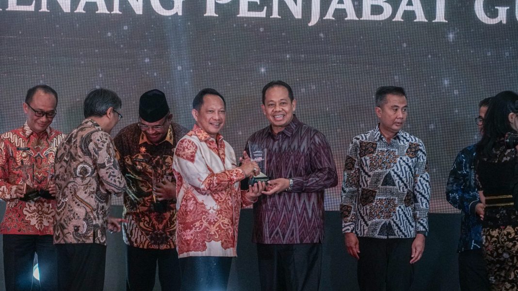 PJ Gubernur Bali Raih Penghargaan Apresiasi Kinerja Penjabat Kepala Daerah 2024 Kategori Kinerja Total Klaster Fiskal Tinggi