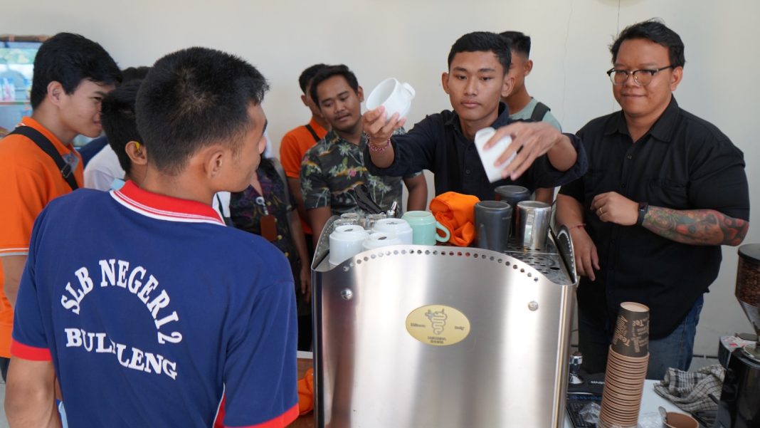 Kolaborasi Dagperinkop-UKM, SETC dan BSC Latih Difabel di PLUT Buleleng