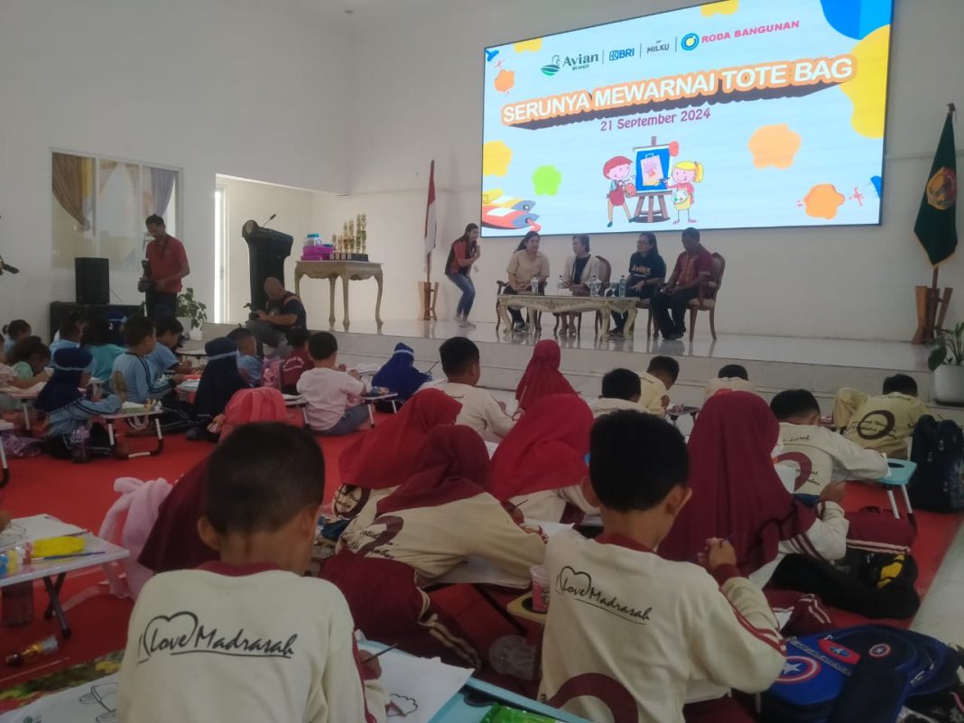 Avian Brands dan Roda Bangunan Gelar Lomba Mewarnai Tote Bag, Anak-anak di Batas Negara RI-RDTL Sangat Antusias