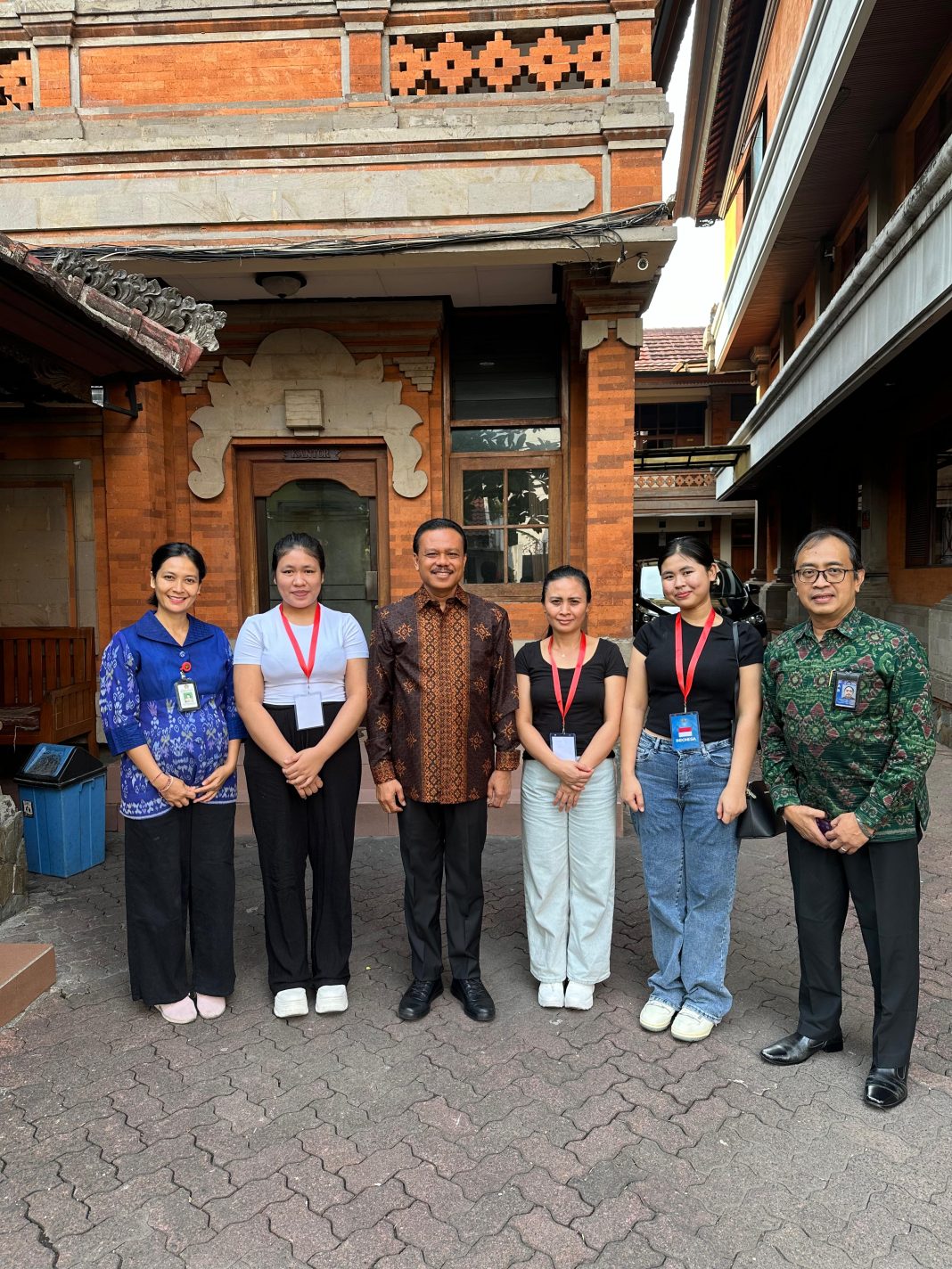 Pemprov Bali Bantu Pulangkan WNI dari Timur Tengah, Sekda Bali: Wujud Perlindungan Pemerintah kepada Warga