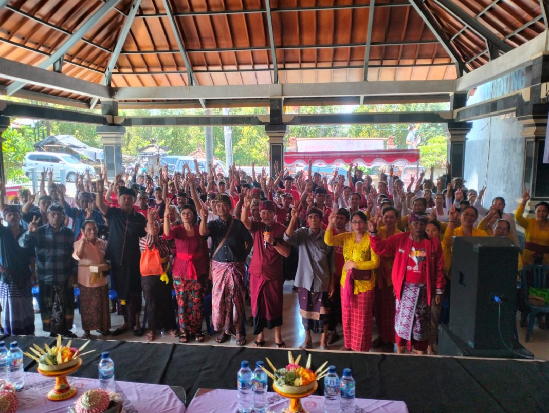 Supriatna Siap Fasilitasi Perbaikan Pura Prajapati dan Pura Kahyangan Tiga di Desa Munduk