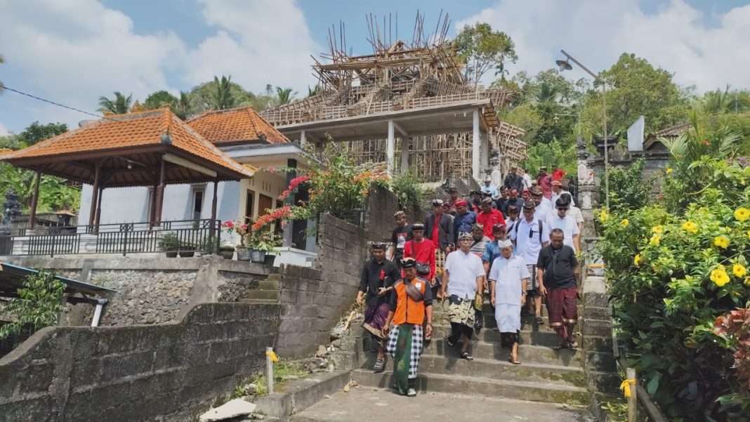 Koster Tinjau dan akan Bantu Pembangunan Wantilan dan Pura Desa Sepang Buleleng