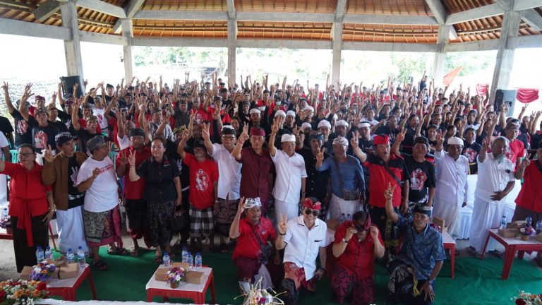 Krama Desa Sambangan: Di Hati Kami Hanya Ada Paslon Nomor 2 Koster-Giri