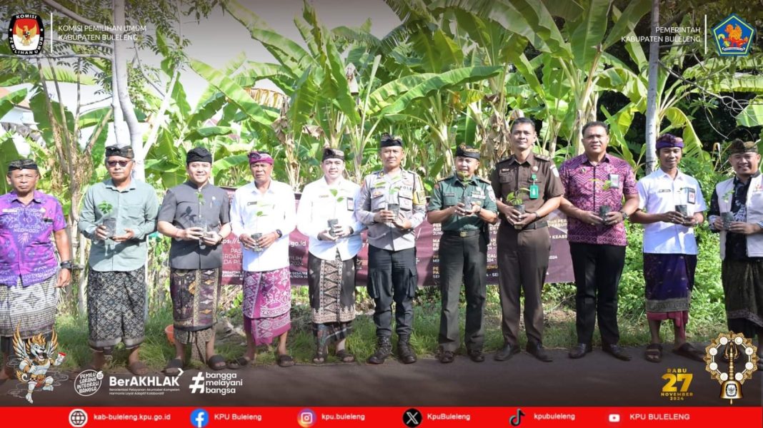 Pelantikan 8000 KPPS Buleleng Dirangkaikan Dengan Penanaman Pohon
