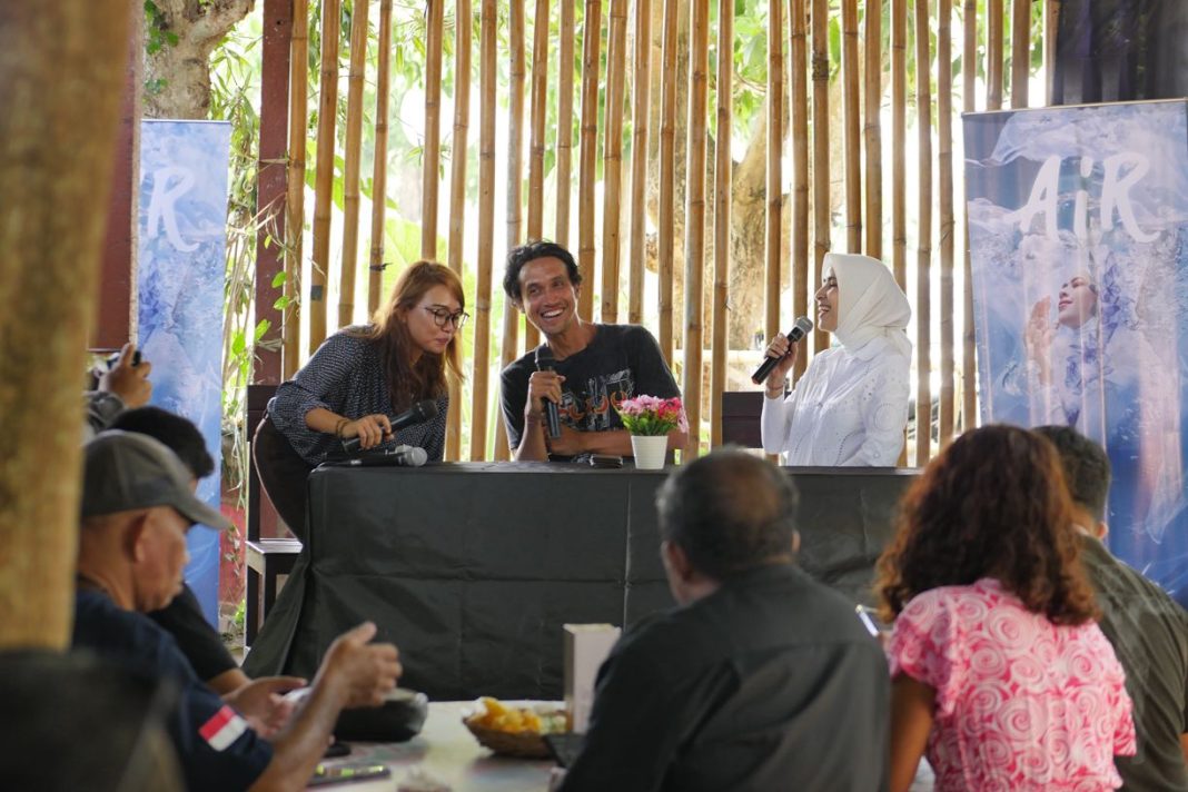 Sandrina Malakiano Rambah Dunia Tarik Suara