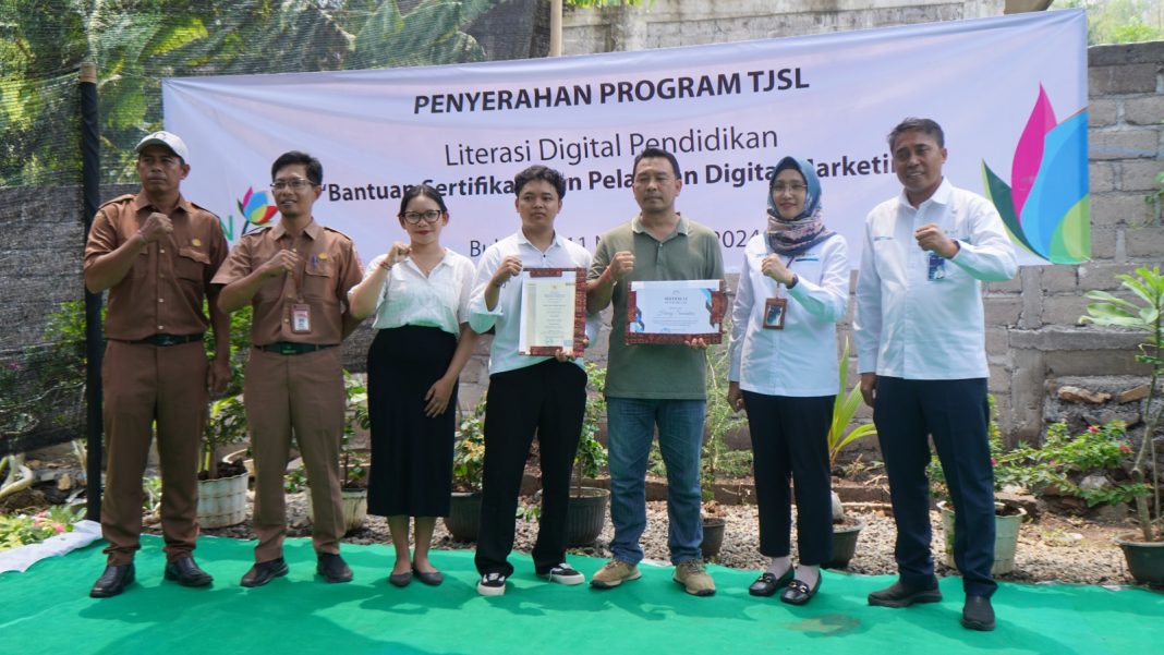Komitmen Dukung Literasi Digital, Komunitas Smile Education Terima TJSL dari PLN