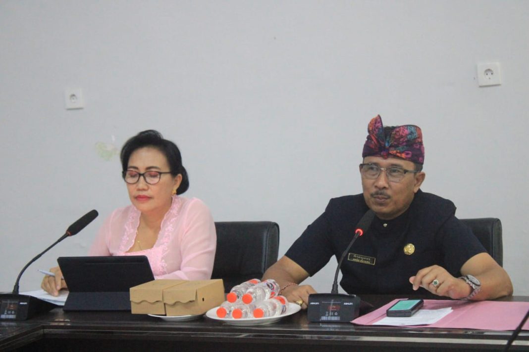 Sekda Suyasa Minta TKPKD Buleleng Genjot Lagi Penanggulangan Kemiskinan