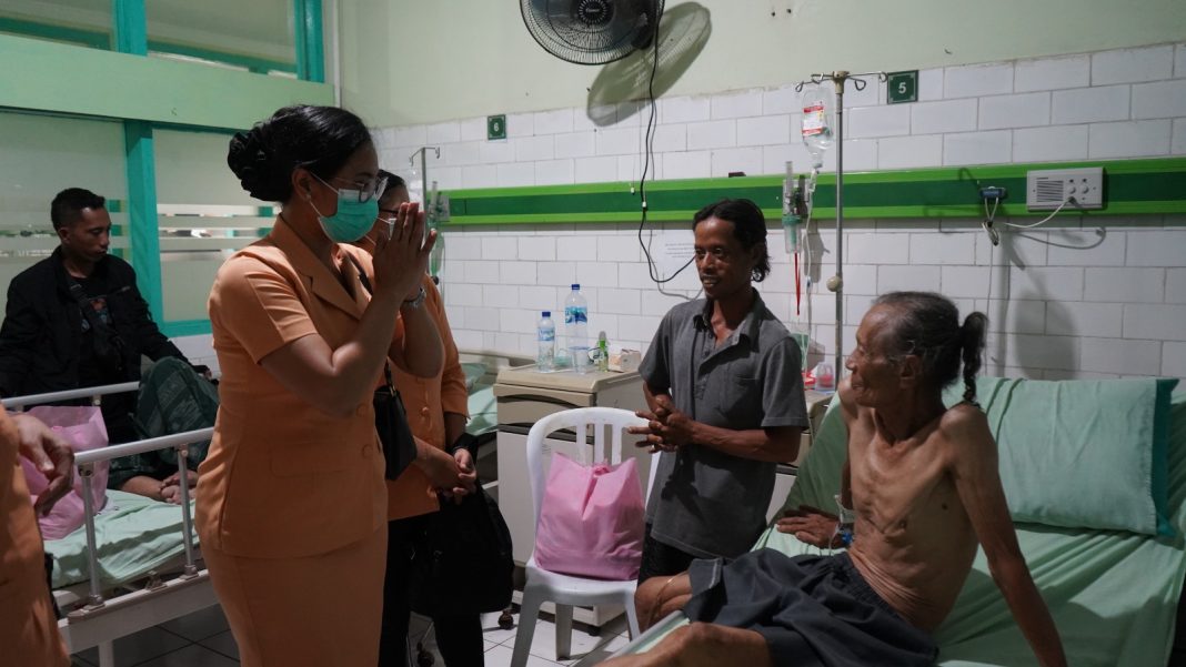 Sambut HUT ke-25, DWP Kabupaten Buleleng Berikan Bansos