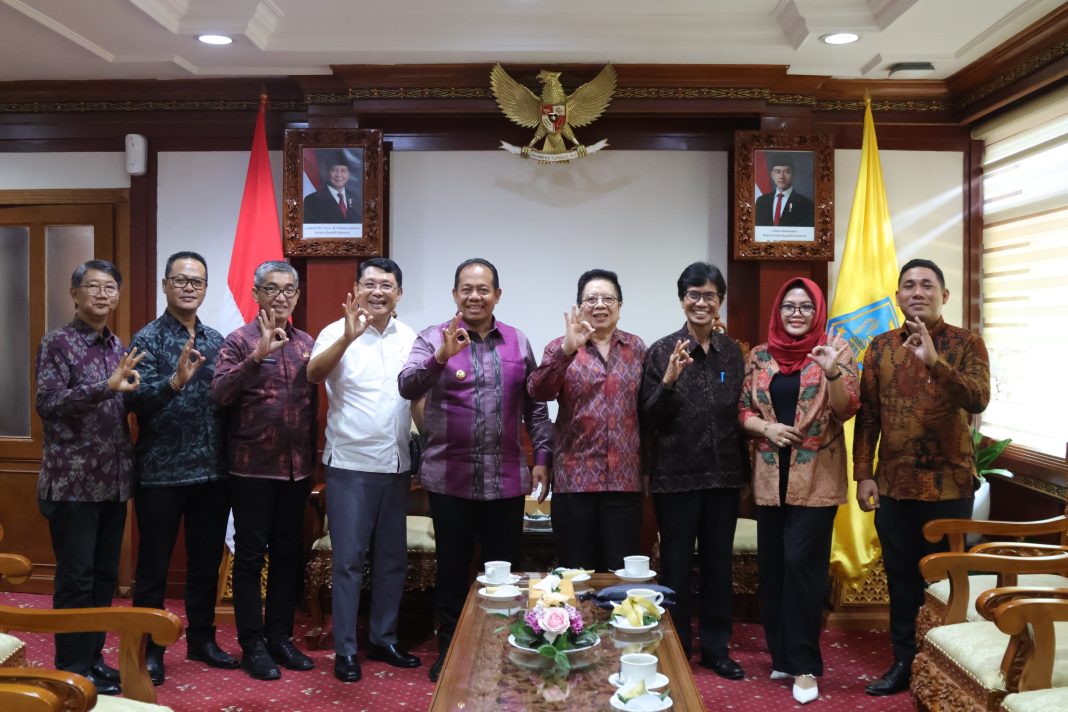 Pj Gubernur Mahendra Jaya Ajak Organisasi Advokat Wujudkan Satu Desa, Satu Advokat di Bali