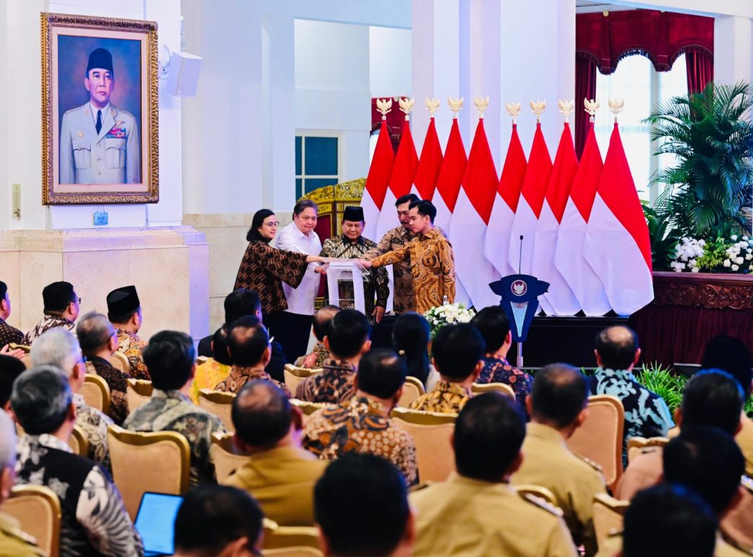 Pj. Gubernur Bali Hadiri Penyerahan DIPA 2025 dan Peluncuran E-Katalog 6.0