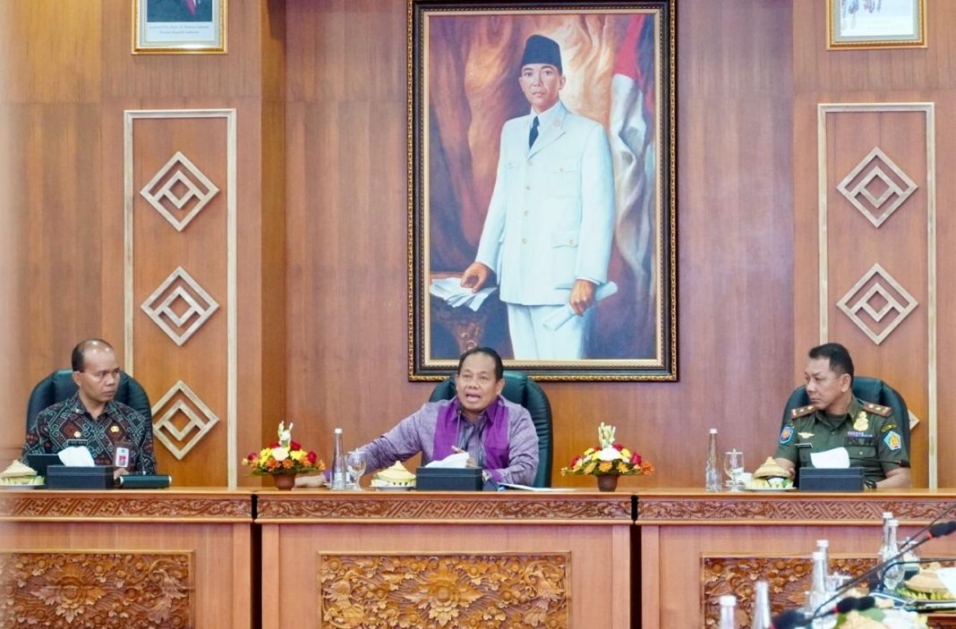 Bahas Penanganan Sampah dan Penataan Baliho, Pj Gubernur Mahendra Jaya Ajak Kabupaten/Kota ‘Ngrombo’