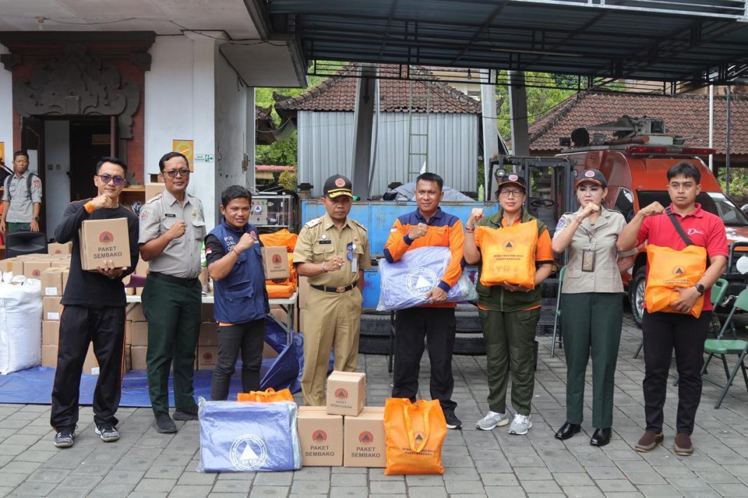 Antisipasi Bencana Hidrometeorologi, BPBD Provinsi Bali Serahkan Bantuan Logistik kepada BPBD Kab/Kota