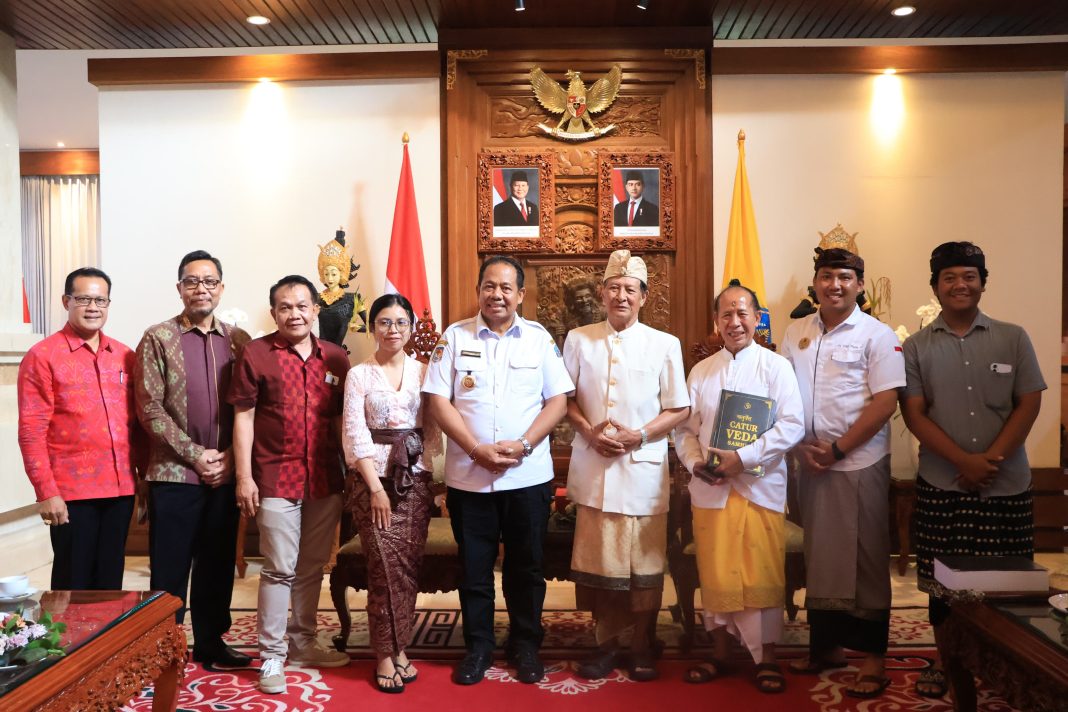 Pj. Gubernur Bali Terima Pengurus Mahagotra Pasek Sanak Sapta Rsi, Bahas Kerukunan dan Kontribusi Sosial