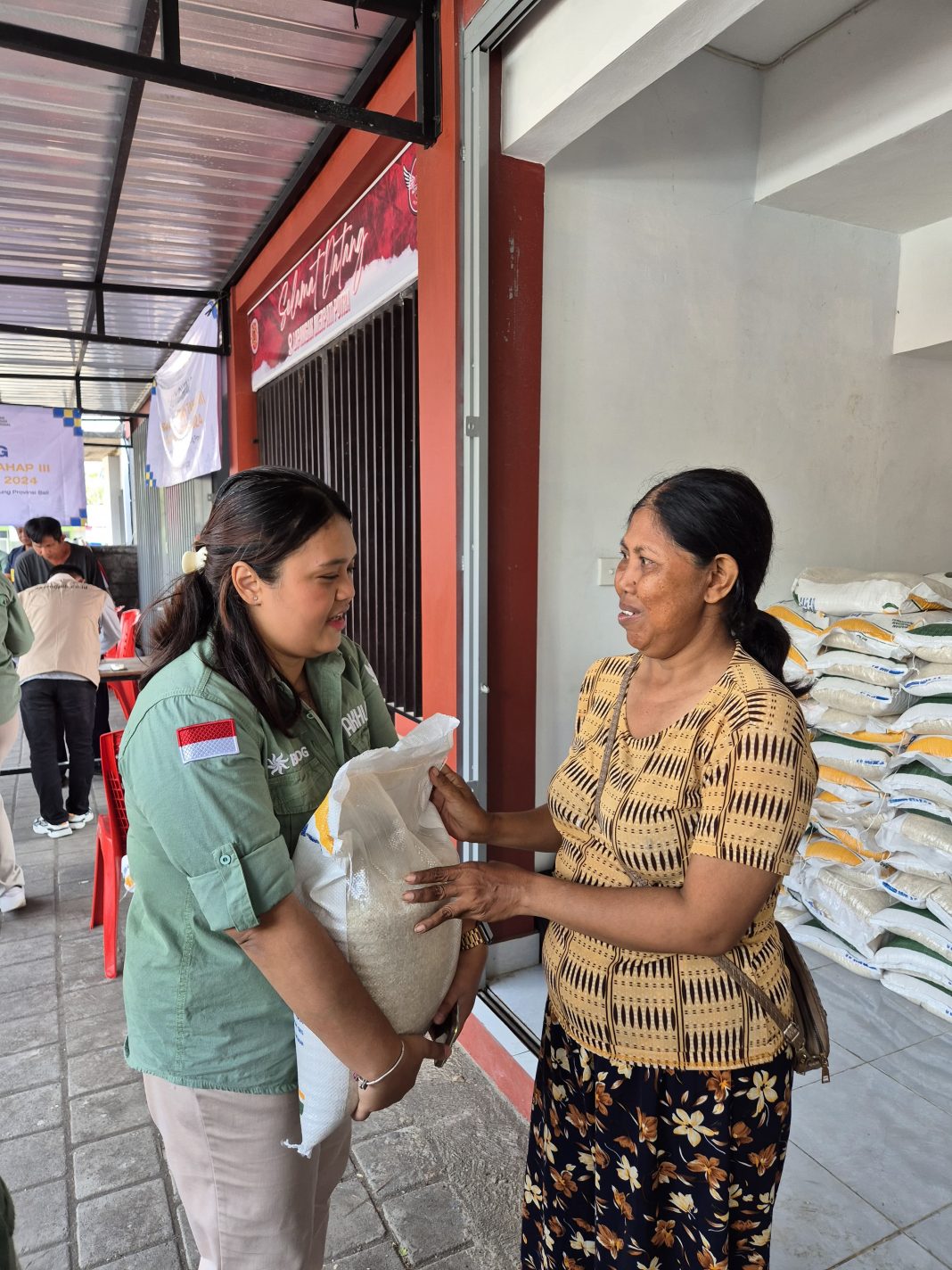 Jelang Nataru, Bulog Bali Distribusikan Bantuan Pangan Tahap III