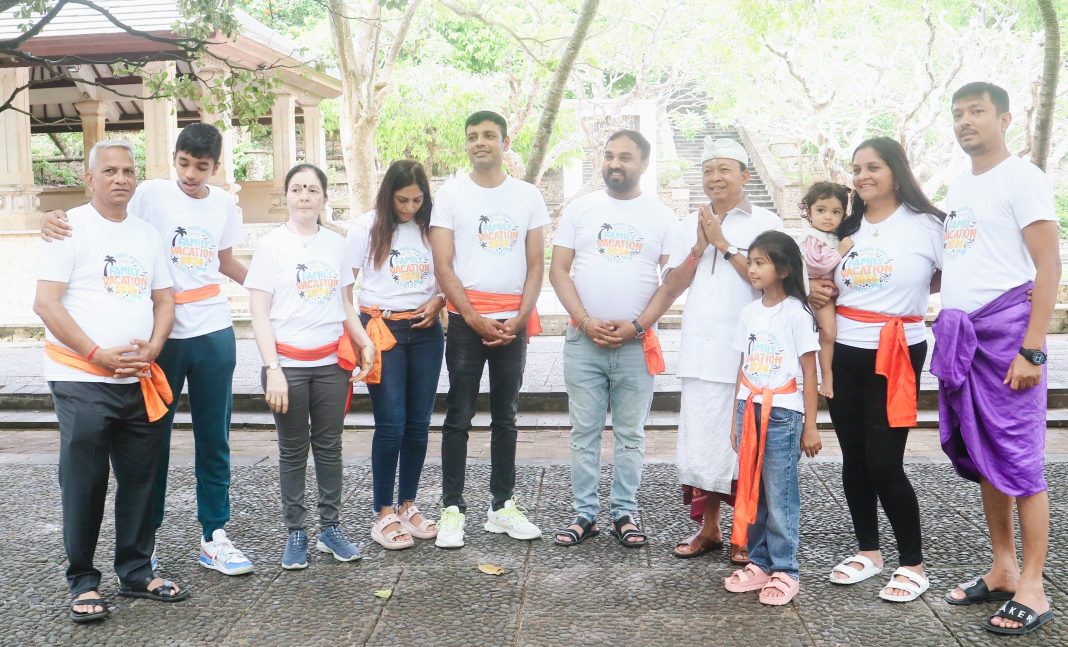 Para Guide dan Turis Temui Wayan Koster Doakan Sukses Pimpin Pulau Dewata