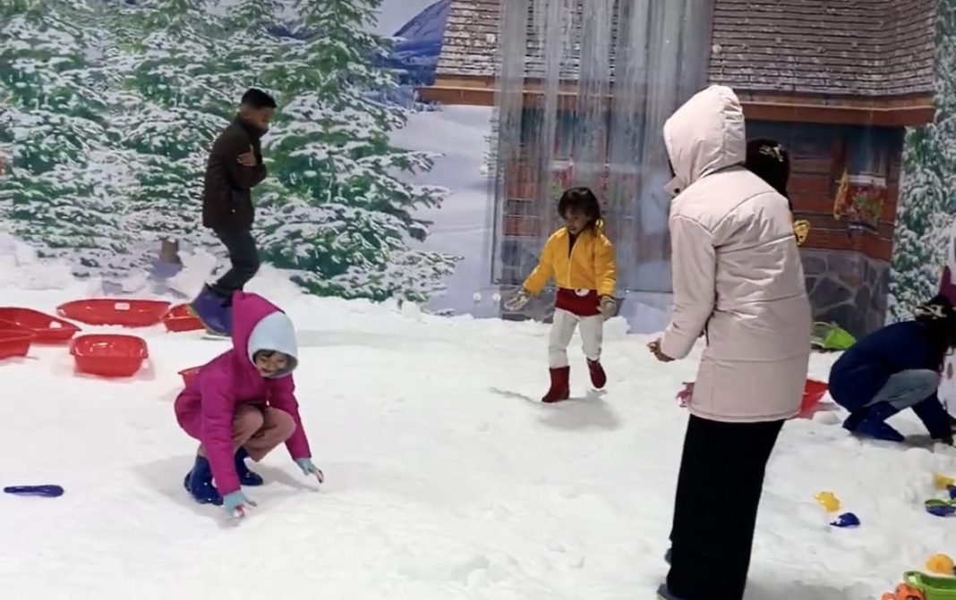 Bali Bersalju! Saatnya Nikmati Liburan di suhu -5 Derajat Celcius Hanya di Frozenland Bali