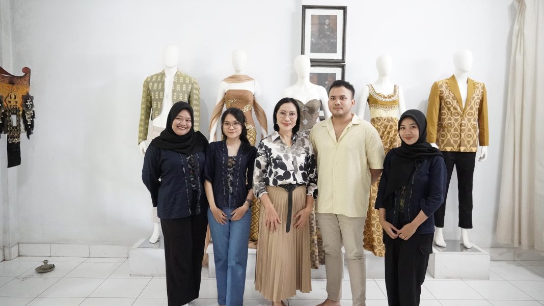 Pj. Ketua Dekranasda Bali Apresiasi Desain Kasual Bertema “Bali Dwipa” Karya Desainer Gianyar