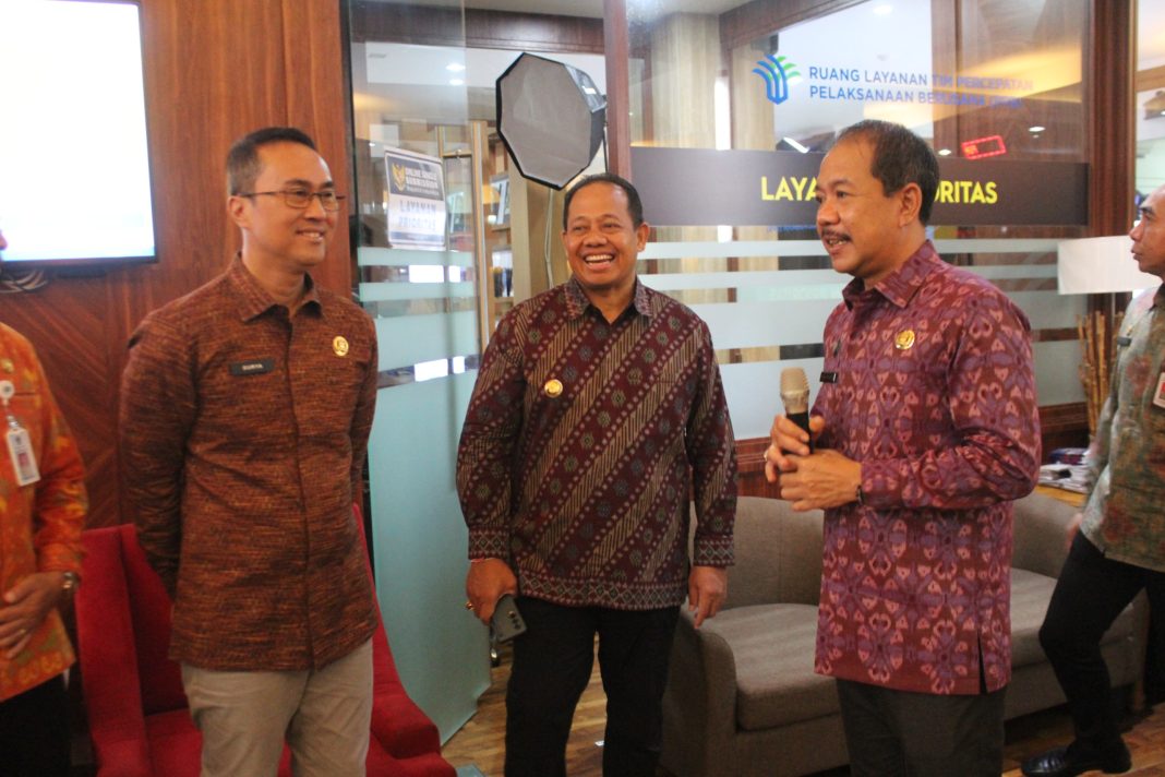 Pj. Gubernur Bali Dorong Percepatan Layanan PBG bagi MBR di MPP Badung dan Gianyar