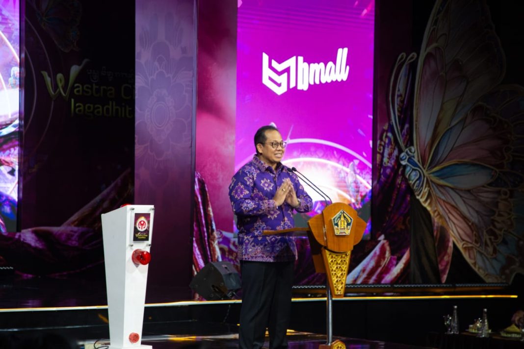 Pagelaran Busana ‘Wastra Citta Jagadhita’ Wujud Nyata Kreativitas Desainer Muda Bali Lestarikan Kain Tenun Tradisional Bali