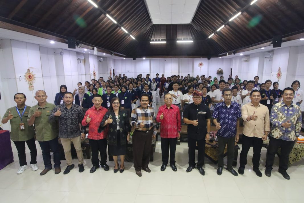 Buka Kompetisi Jurnalistik di UPMI, Ini Pesan Gubernur Terpilih Wayan Koster!