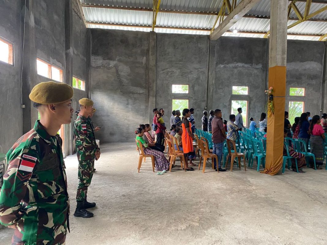 Satgas Pamtas RI-RDTL Sektor Barat Amankan Misa Penutupan Tahun di Gereja Kapela Santa Maria Fatima Sunkaen