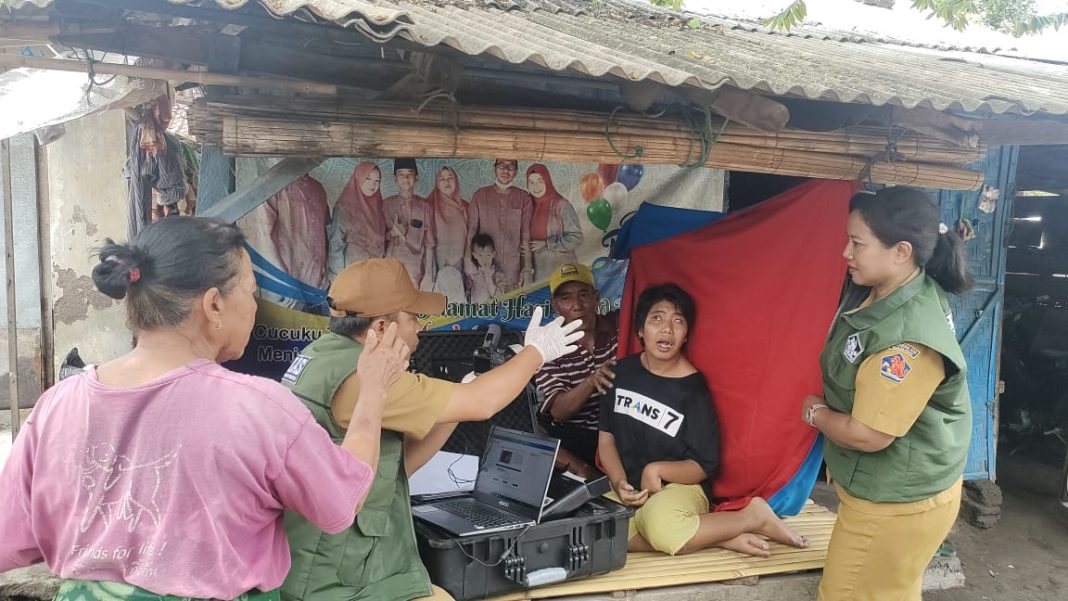 Program Ikhlas Disdukcapil Buleleng Banyak Bantu Warga Sakit dan Disabilitas