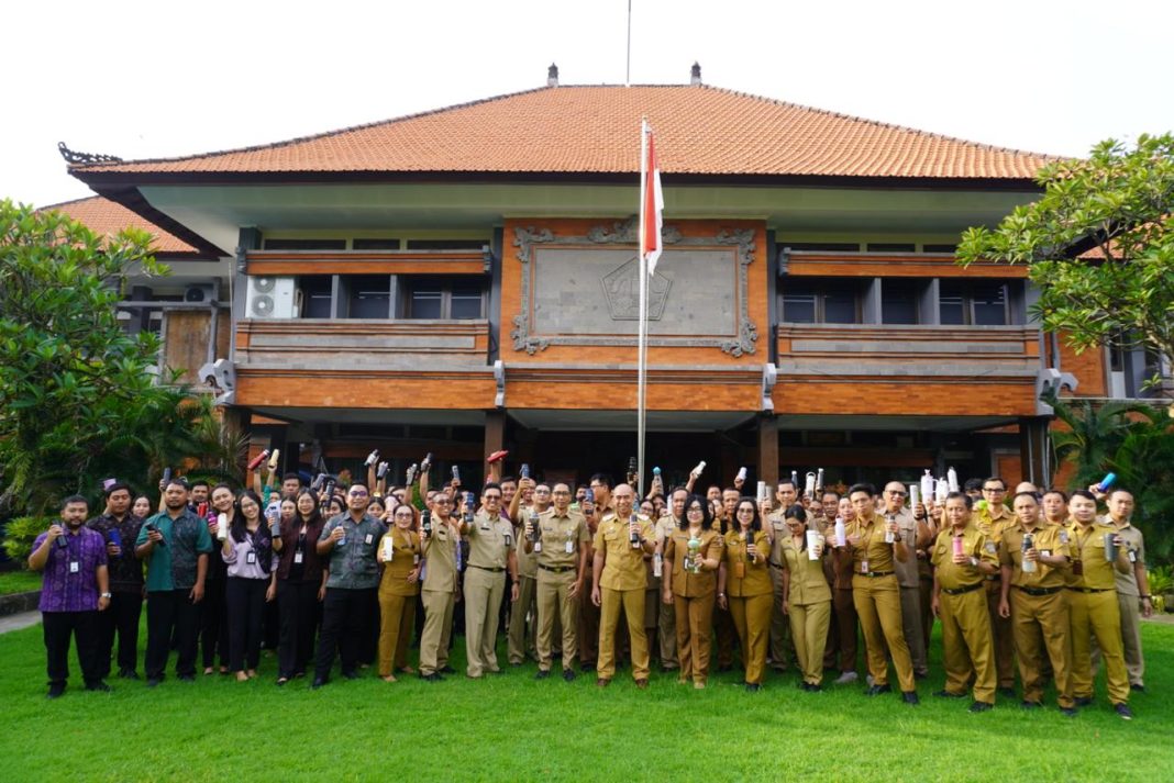Hari Pertama Penerapan SE Nomor 2 Tahun 2025, Pemprov Bali Pastikan Penggunaan Tumbler oleh Pegawai