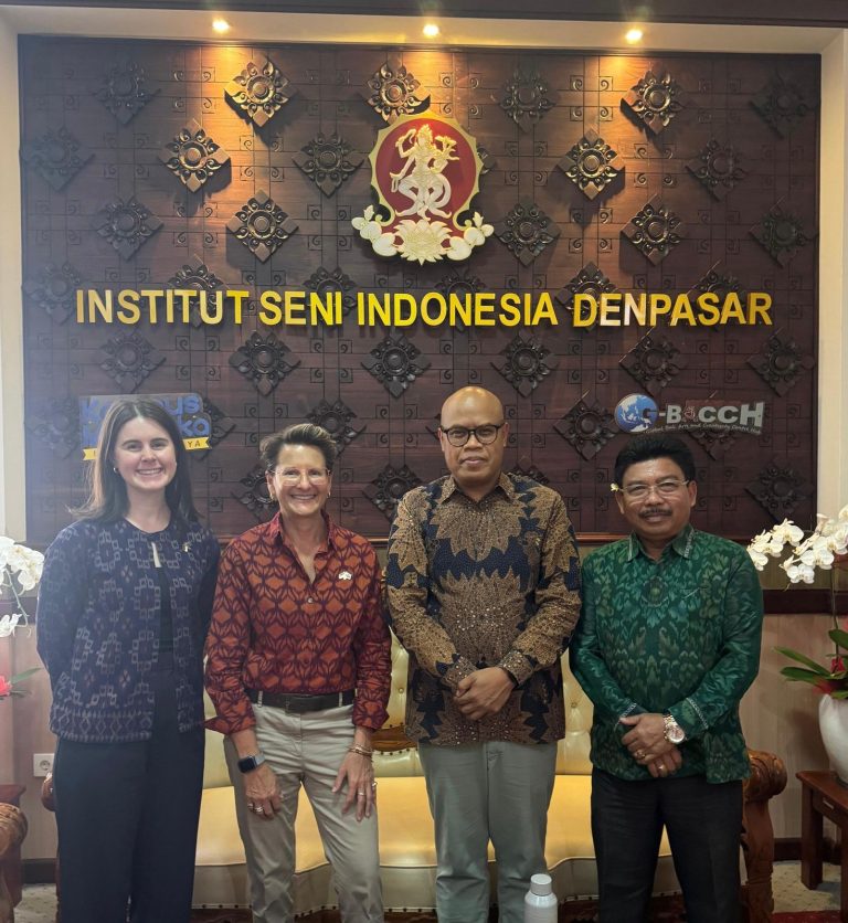 Konjen Australia Bali Mengunjungi ISI Denpasar