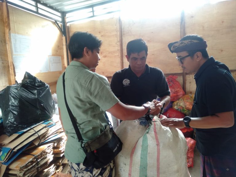 Terbentuk 2 Tahun Lalu, Minfo Clean Kominfosanti Buleleng Kumpulkan 1,8 Ton Sampah