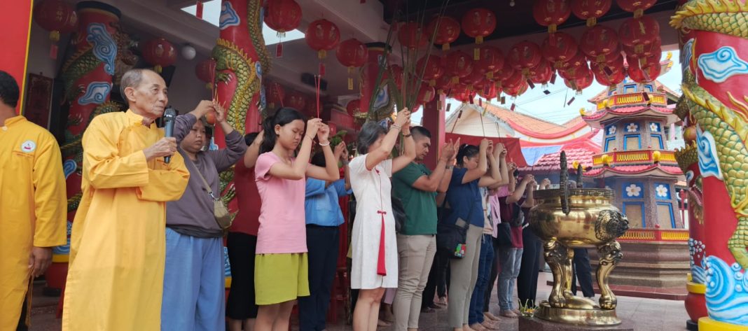 Cap Go Meh, Ratusan Warga Ikuti Ritual Cisuak