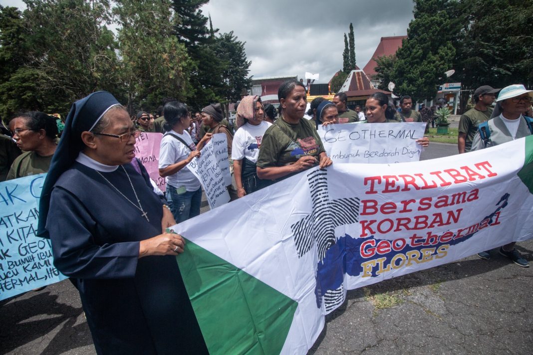 Puluhan Pastor dan Suster Bersama Warga Demonstrasi untuk Hentikan Proyek Geothermal di Ngada