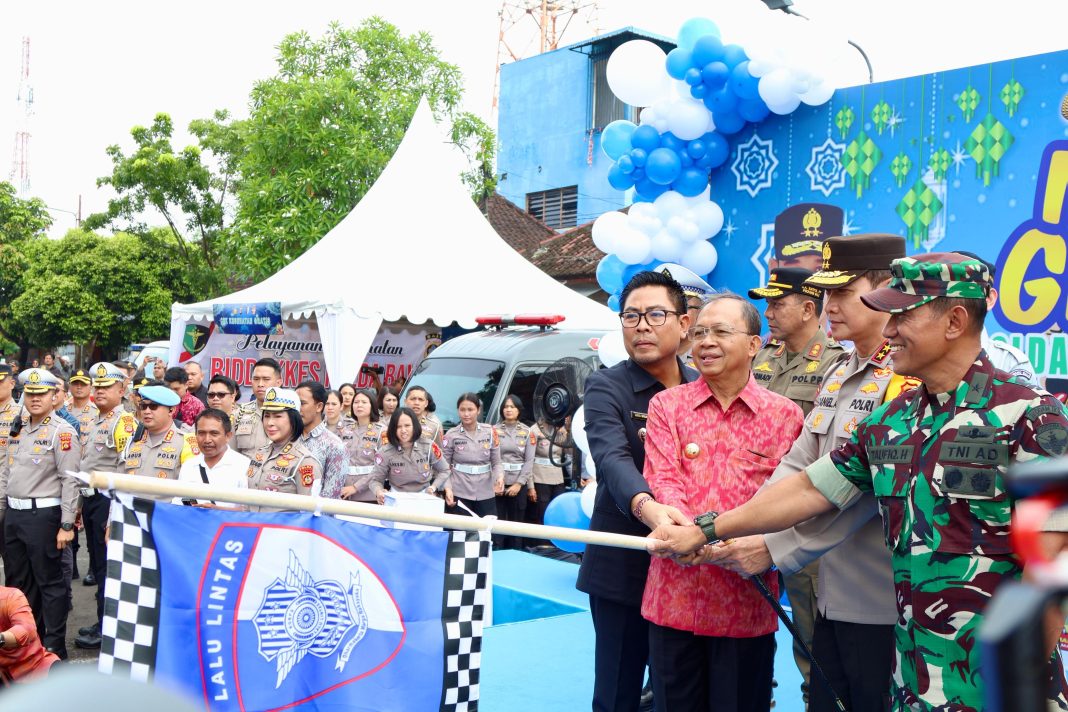 Gubernur Bali dan Kapolda Lepas 1300 Pemudik Gratis Jelang Idul Fitri 2025, Koster: Astungkara Selamat dan Bahagia Bersama Keluarga
