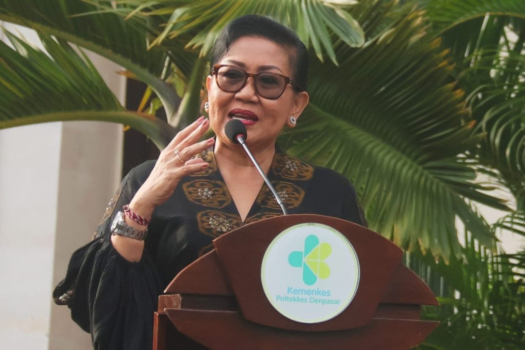 Ny. Putri Koster Ajak Generasi Muda Pilah Sampah dari Sumbernya dalam Jumat Sehat Poltekkes Kemenkes Denpasar