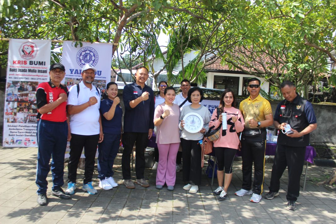 Gandeng Gatriwara, Ormas dan PYP, Kesbangpol Bali Salurkan Bantuan bagi Veteran dan Keluarga Kurang Mampu