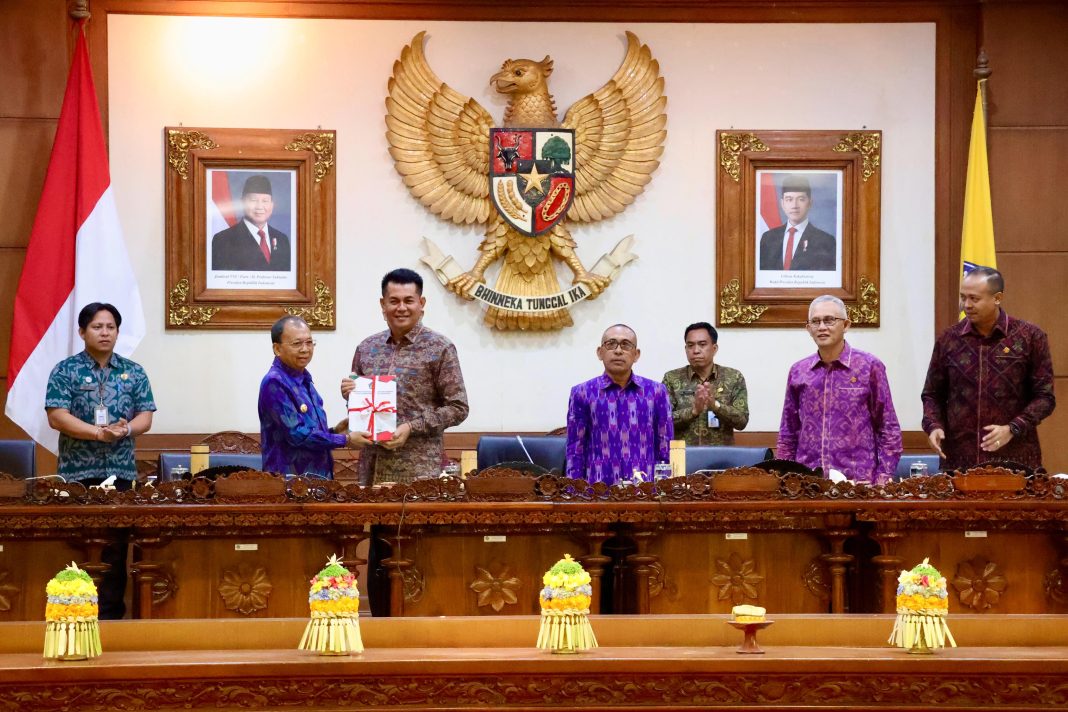 Tak Pandang Bulu, Gubernur Bali Siap Cabut Izin dan Viralkan Hotel-Resto yang Tak Bisa Urus Sampah Basis Sumber