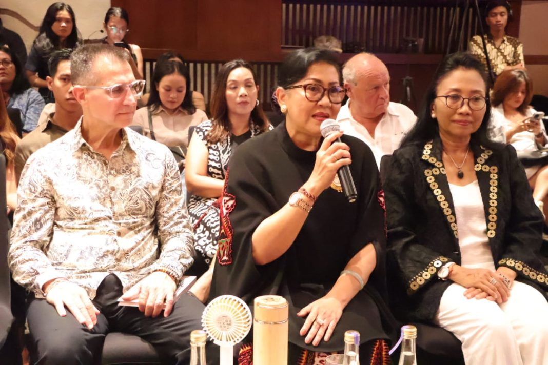 Jaga Tradisi Keaksaraan, Ny. Putri Koster Apresiasi Buku “Semua Karena Nirankara?”