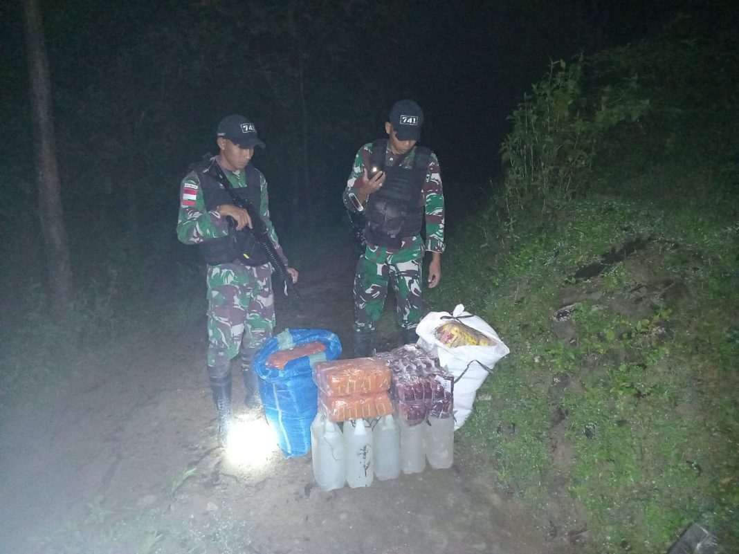 Satgas Yonif 741/GN Pos Kewar Berhasil Gagalkan Upaya Penyelundupan Tembakau, Mie Instan, Roti dan BBM di Daerah Perbatasan