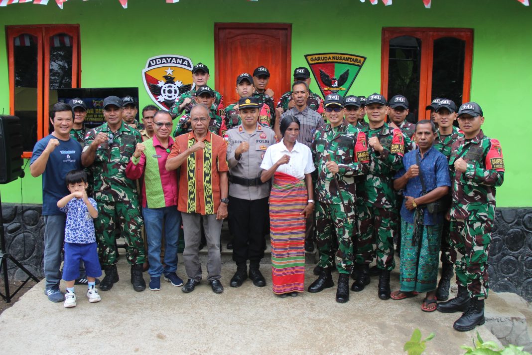 Dansatgas Pamtas RI-RDTL Sektor Timur Yonif 741/GN Resmikan Rumah Hasil Bedah Personilnya di Pos Turiskain