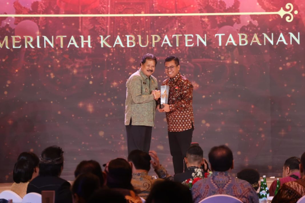 Pemkab Tabanan Raih Penghargaan Anugerah Inovasi Pembangunan Terpuji “Kategori Penyangga Ketahanan Pangan Bali”