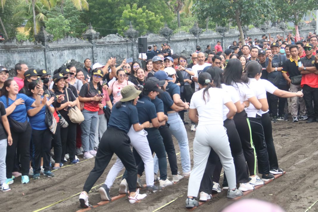 Lomba Olahraga Tradisional Meriahkan HUT Kota Singaraja ke-421