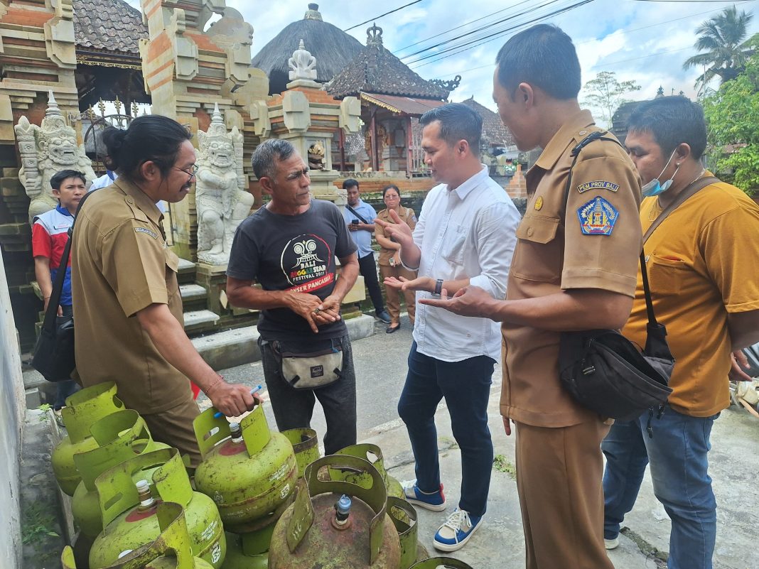 Tindaklanjuti Laporan Masyarakat dan Jelang Hari Raya Galungan dan Kuningan, Tim Pengawas Terpadu Disperindag Provinsi Bali Sidak LPG 3 Kg di Kabupaten Bangli