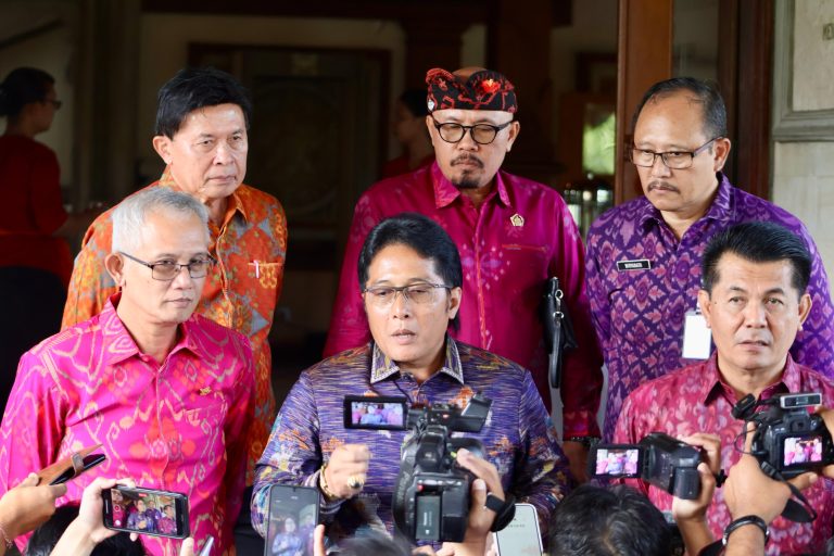 Wagub Giri Prasta Apresiasi Dukungan Fraksi-Fraksi DPRD Provinsi Bali atas Raperda Perubahan Perda No. 6 Tahun 2023