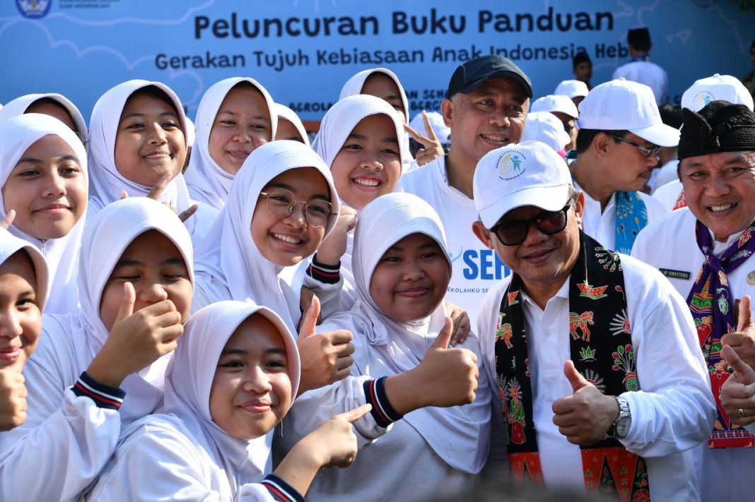Mendikdasmen Luncurkan Buku Panduan Gerakan 7 Kebiasaan Anak Indonesia Hebat: Wujudkan Generasi Berkarakter Menuju Indonesia Emas 2045