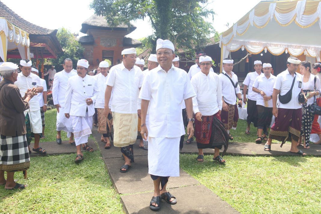 Gubernur Bali Wayan Koster Prioritas Perbaikan Jalan Raya Payangan-Kintamani